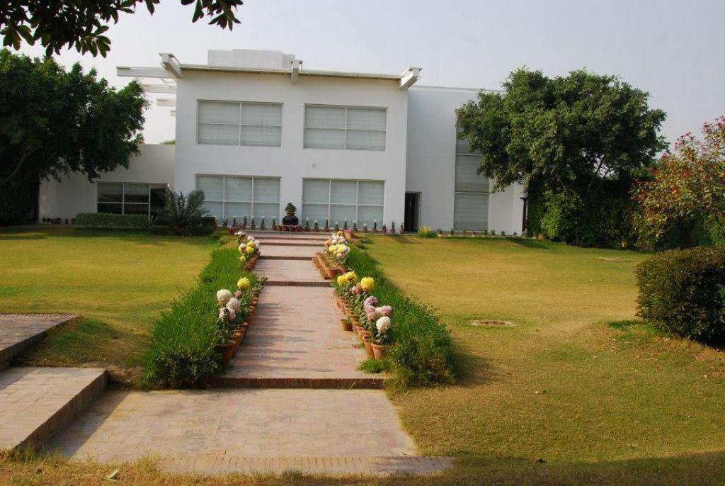 Aravli Vista Hotel Gurgaon Buitenkant foto