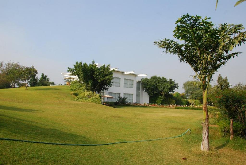 Aravli Vista Hotel Gurgaon Buitenkant foto