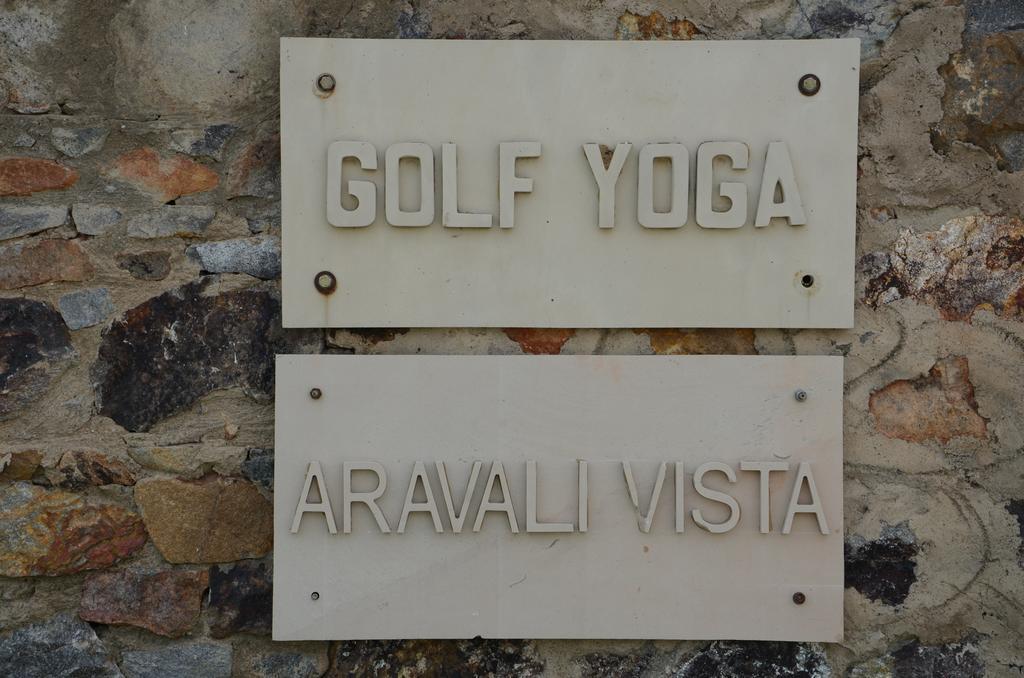 Aravli Vista Hotel Gurgaon Buitenkant foto