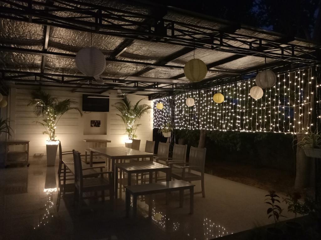 Aravli Vista Hotel Gurgaon Buitenkant foto